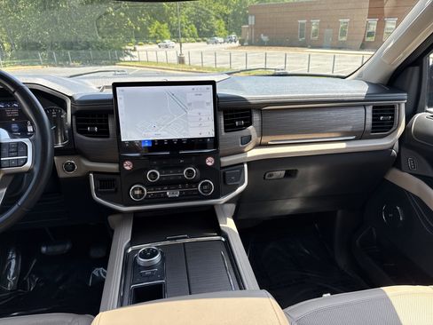 Used 2024 Ford Expedition Max Limited RWD image 30