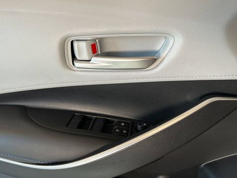 Used 2020 Toyota Corolla SE FWD image 19