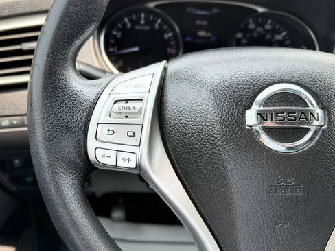 Used 2016 Nissan Rogue S FWD image 13