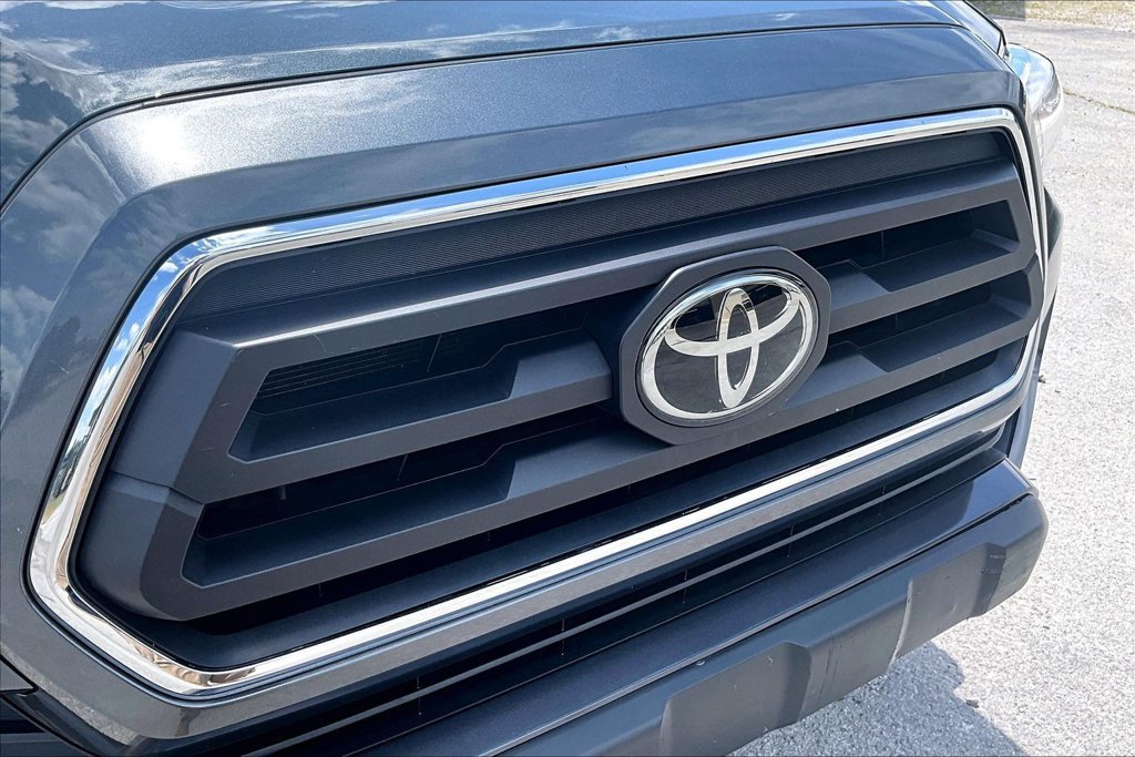 Used 2022 Toyota Tacoma SR5 w/ Technology Package AWD/4WD image 32