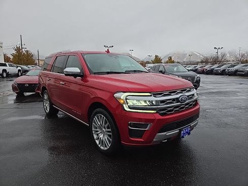 Used 2022 Ford Expedition Platinum AWD/4WD image 3