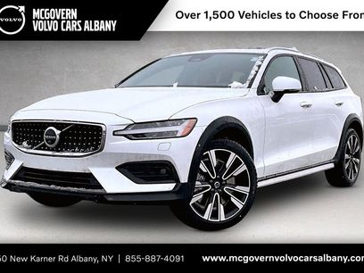 New 2026 Volvo V60 B5 Cross Country Ultra w/ Protection Package Premier
