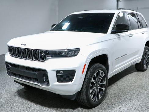 Used 2022 Jeep Grand Cherokee Overland w/ Adv Protech Group III AWD/4WD image 33