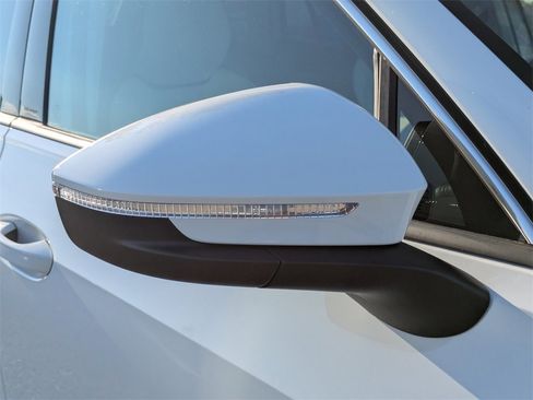 New 2025 Volkswagen Tiguan SE image 12