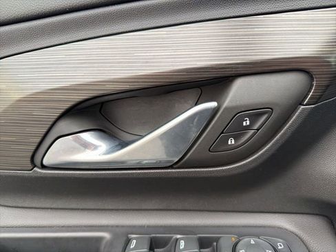 Used 2023 GMC Terrain SLE w/ Driver Convenience Package image 17