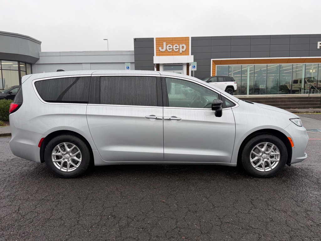 New 2026 Chrysler Pacifica Select FWD image 9