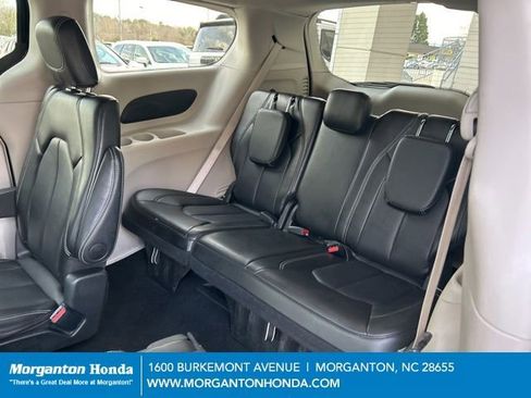 Used 2024 Chrysler Pacifica Touring-L FWD image 29
