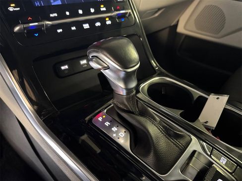 Certified 2022 Kia Carnival EX image 21