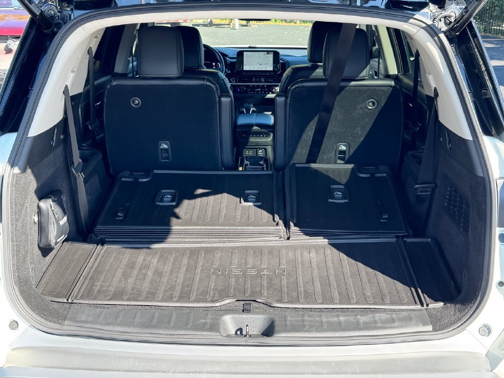 Used 2023 Nissan Pathfinder Platinum AWD/4WD image 19