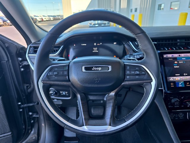 Used 2024 Jeep Grand Cherokee Limited AWD/4WD image 22