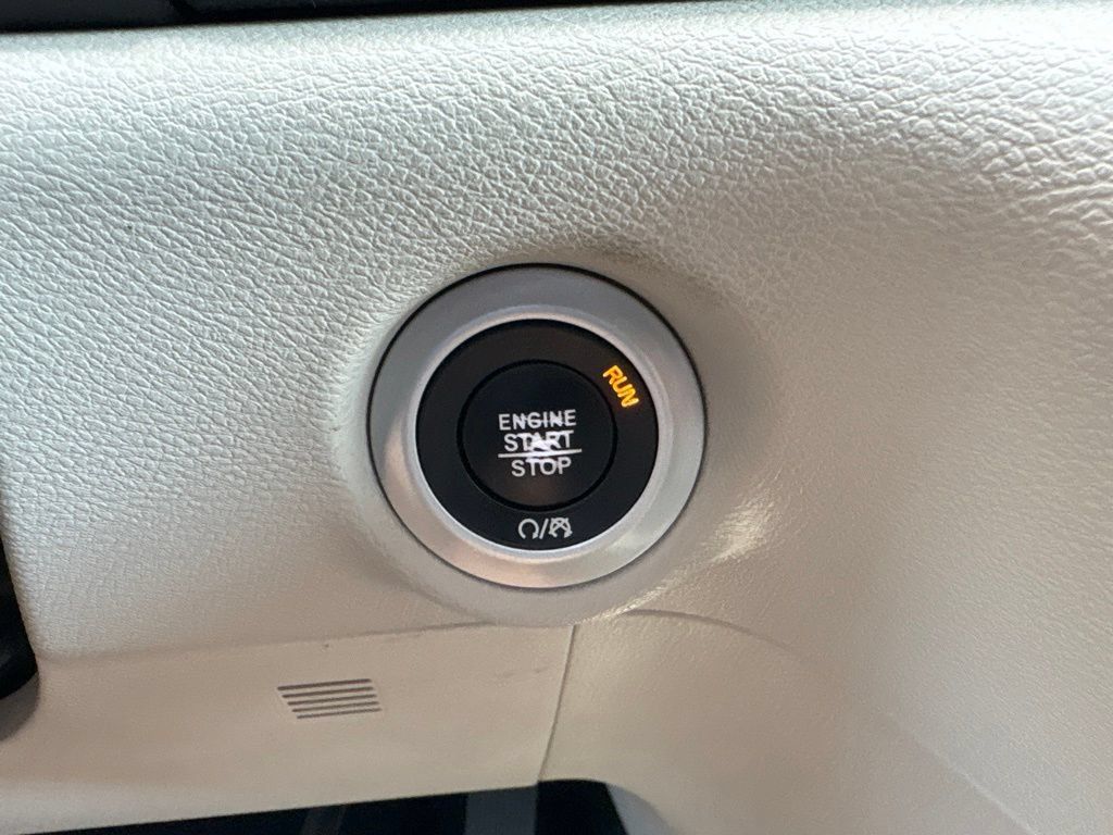 Used 2018 Chrysler Pacifica Touring Plus FWD image 30