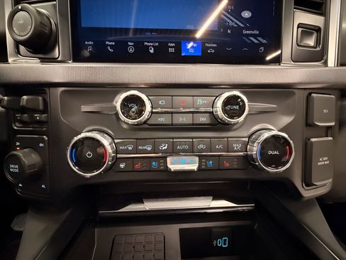 Used 2025 Ford F250 Platinum w/ FX4 Off-Road Package AWD/4WD image 10