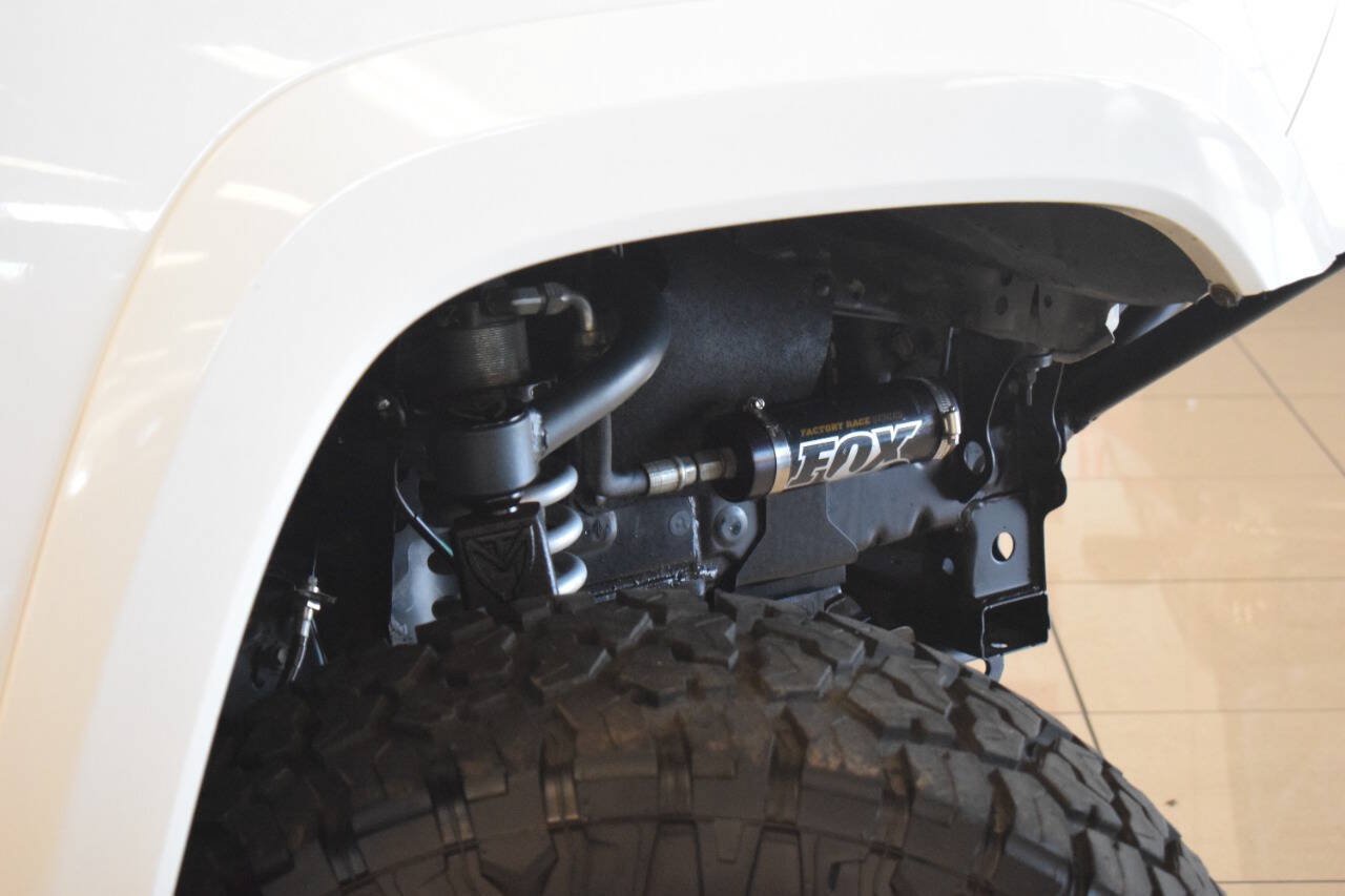 Used 2017 Toyota Tacoma SR5 RWD image 24