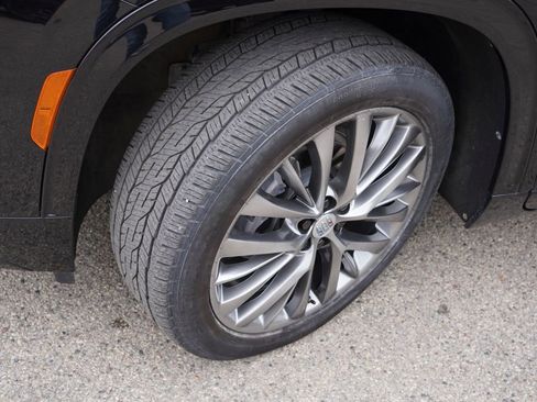 Used 2025 Buick Enclave Avenir AWD/4WD image 13