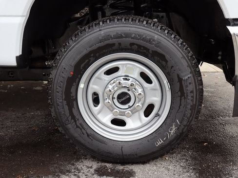 New 2026 Ford F250 XL w/ XL Chrome Package image 11