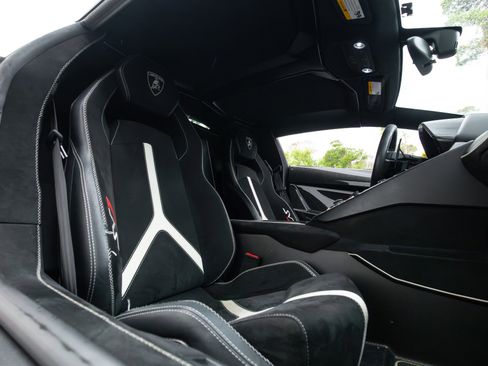 Used 2021 Lamborghini Aventador SVJ AWD/4WD image 9