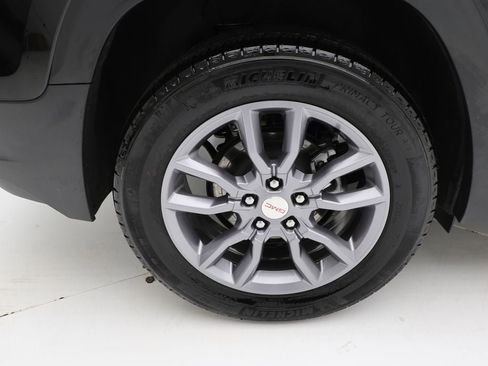 Used 2024 GMC Terrain SLT image 9