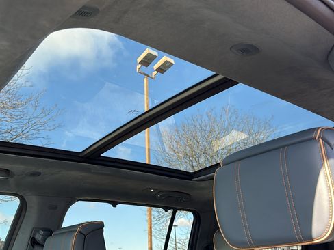 Used 2022 Jeep Grand Wagoneer Series II image 27