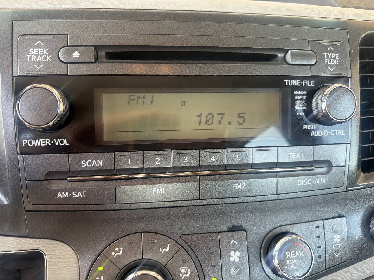 Used 2014 Toyota Sienna L FWD image 23
