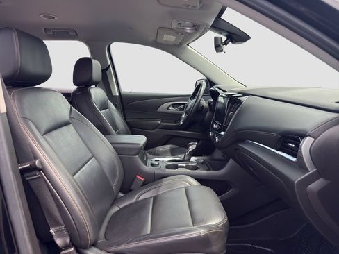 Used 2021 Chevrolet Traverse LT w/ LT Premium Package AWD/4WD image 17