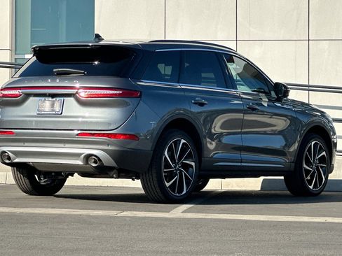 New 2025 Lincoln Corsair Reserve image 3