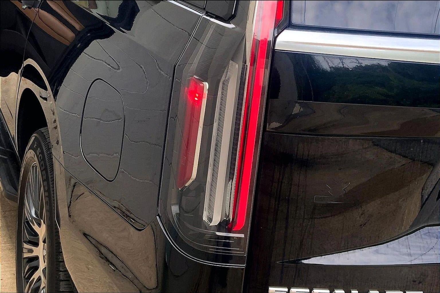 Used 2021 Cadillac Escalade Premium Luxury w/ Driver Assist Tech Package AWD/4WD image 29