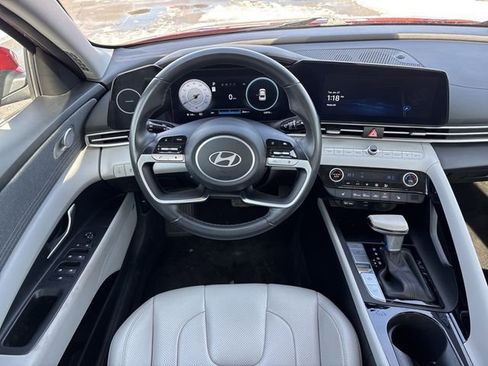 Used 2025 Hyundai Elantra Limited image 12