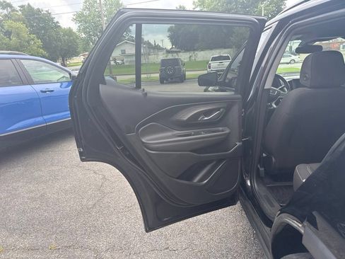 Used 2022 GMC Terrain SLE AWD/4WD image 9