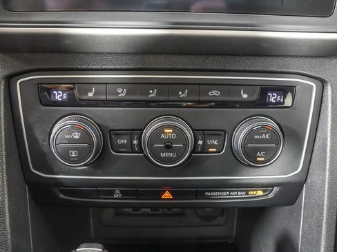 Used 2020 Volkswagen Atlas Cross Sport SE w/ Panoramic Sunroof Package image 30