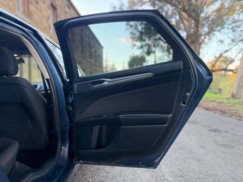 Used 2018 Ford Fusion SE w/ Fusion SE Technology Package FWD image 22