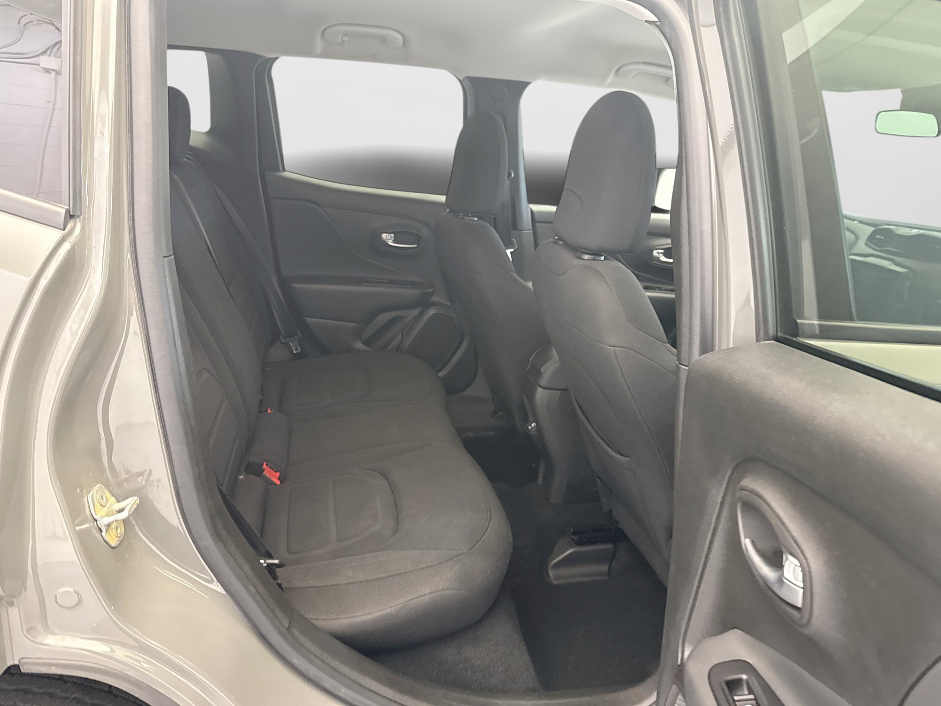 Used 2022 Jeep Renegade Latitude AWD/4WD image 18