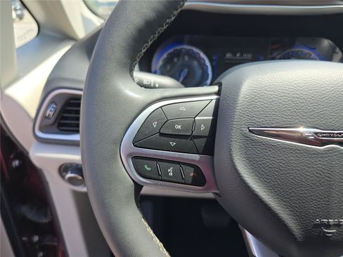Used 2023 Chrysler Voyager LX FWD image 30