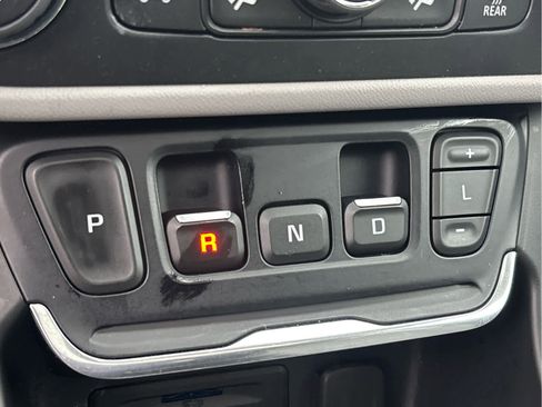 Used 2021 GMC Terrain SLT image 22