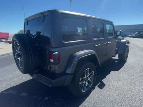 Used 2024 Jeep Wrangler Sport S image 9