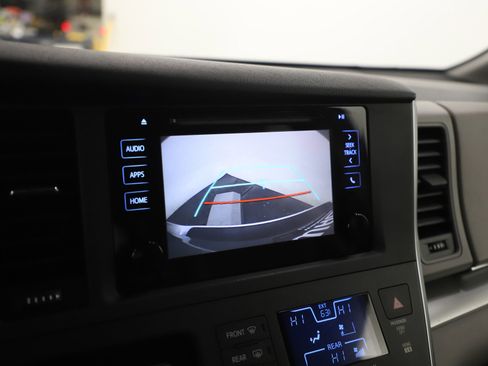 Used 2015 Toyota Sienna LE image 24