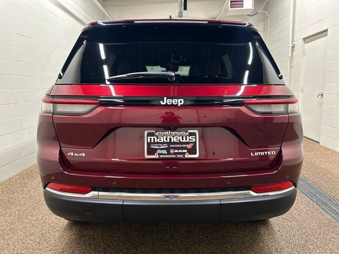 Used 2025 Jeep Grand Cherokee Limited AWD/4WD image 3