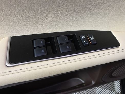 Used 2017 Lexus ES 350 w/ Premium Package FWD image 23