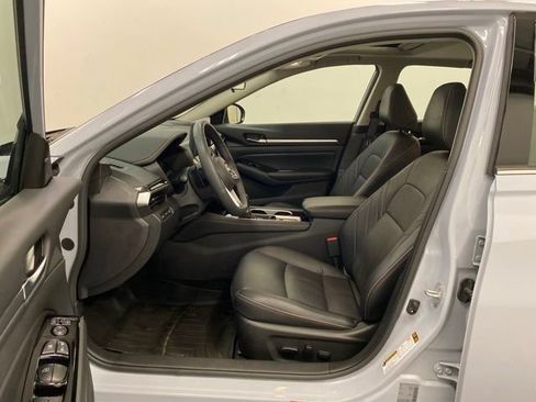 Used 2024 Nissan Altima 2.5 SR w/ SR Premium Package AWD/4WD image 9