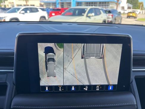 Used 2022 Chevrolet Suburban Z71 w/ Z71 Off-Road Package image 29