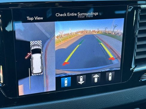 Used 2019 Chrysler Pacifica Touring Plus w/ Advanced Safetytec Group image 23