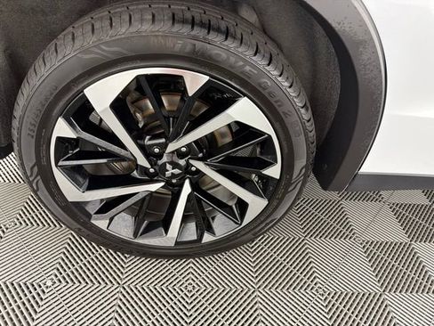 Used 2024 Mitsubishi Outlander SE AWD/4WD image 27