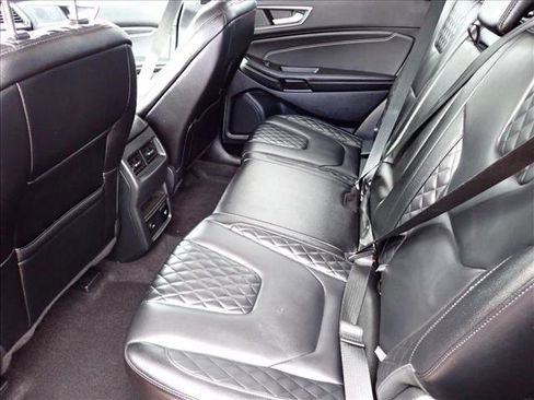 Used 2024 Ford Edge Titanium image 10