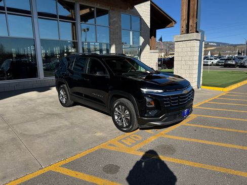 Used 2025 Chevrolet Equinox LT w/ Convenience Package II image 3