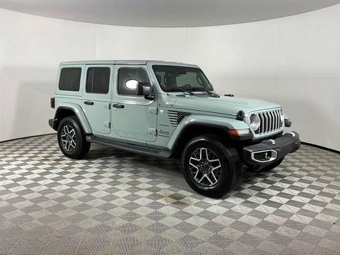 Used 2024 Jeep Wrangler Unlimited Sahara AWD/4WD image 7