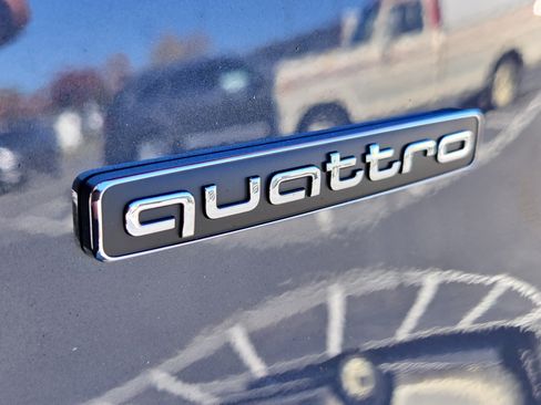 Used 2025 Audi Q5 Premium w/ Convenience Package image 11