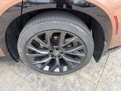 Used 2025 Toyota Crown Signia w/ Advanced Technology Package image 11