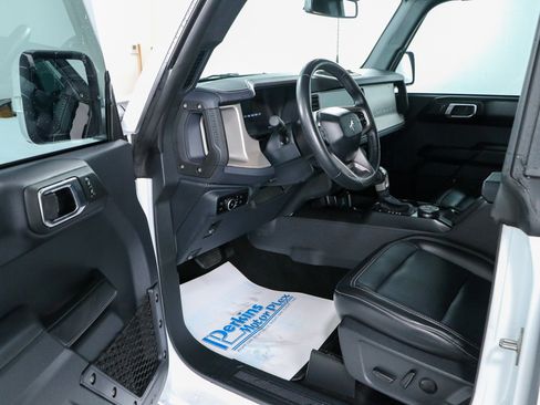 Used 2025 Ford Bronco Outer Banks AWD/4WD image 3