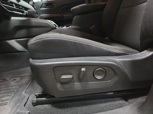 Used 2023 Chevrolet Colorado Trail Boss w/ Technology Package image 31