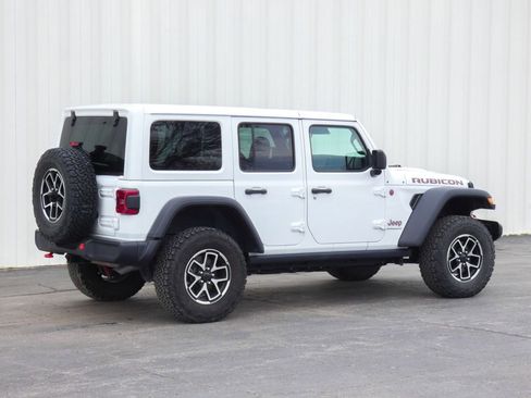 Used 2025 Jeep Wrangler Unlimited Rubicon image 3