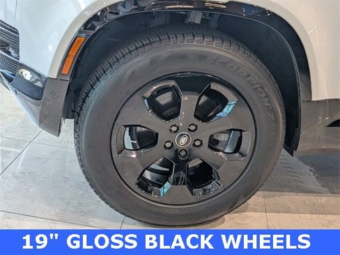 Used 2024 Land Rover Defender 110 S image 8